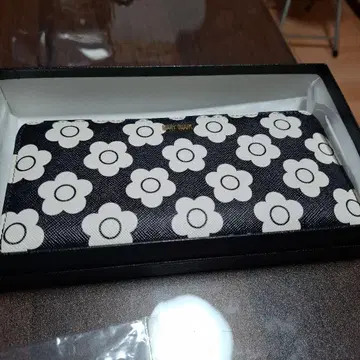 메리 퀸트 꽃무늬 장지갑