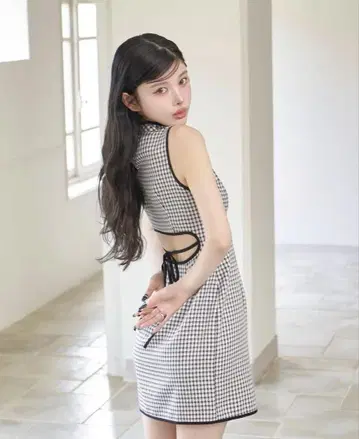 다리치 허리 오픈 체크 미니 원피스