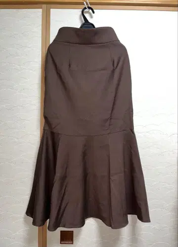 아카 브라운 플레어 스커트