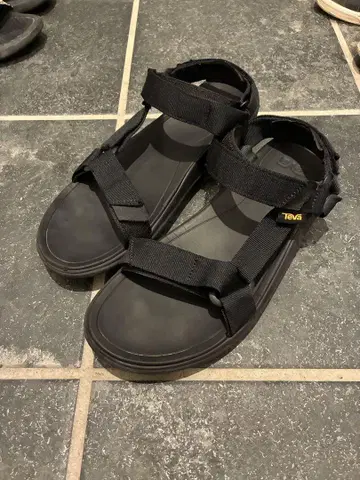 Teva 블랙 스포츠 샌들