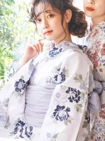 꽃무늬 유카타, 벨트, 게타 세트 (흰색 바탕, 하늘색)