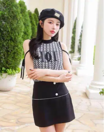 다리치 DD 로고믹스 노슬리 니트 톱
