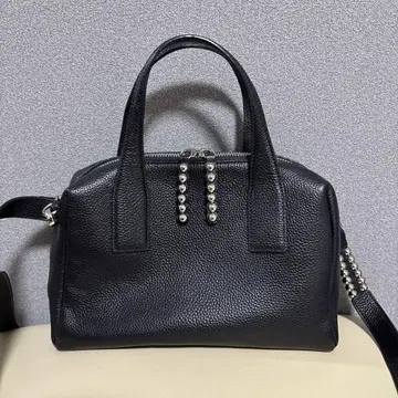 이에파피요네 스터드 숄더백