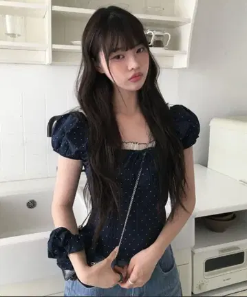 anyonemore 미니 도트 레이스 프릴 퍼프 반팔 리본 블라우스