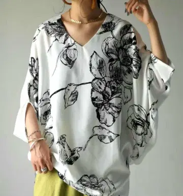 안티카 꽃무늬 돌맨 티셔츠 반팔