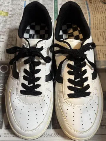 신품 VANS 화이트 블랙 스니커즈 24cm V2001GS
