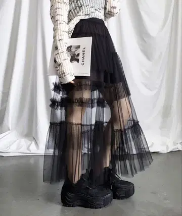 비대칭 프릴 시스루 볼륨 튜울 스커트 블랙