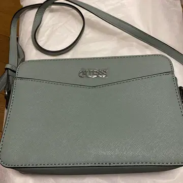 GUESS 라이트 블루 숄더백