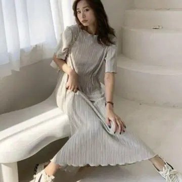 BIRTHDAY BASH 숏 슬리브 플리츠 원피스 A라인 롱