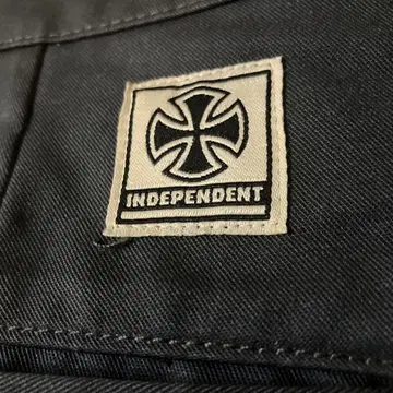 INDEPENDENT x RED KAP 아이언 크로스 자수 워크 팬츠