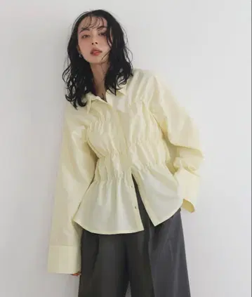 LIAN 셔링 뷔스티에 디자인 셔츠
