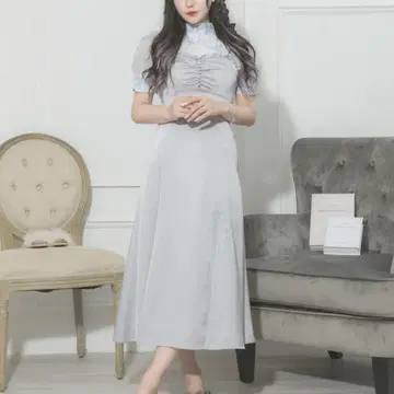 pium 피움 레이스 슬릿 새틴 캐미 원피스