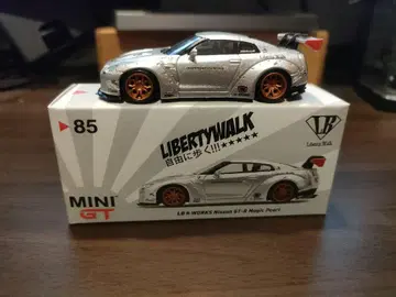 MINIGT 85 LBWK Nissan GT-R Magic Pearl