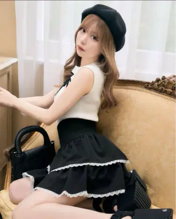 미셸 마카롱 쁘띠 프릴 바이컬러 슬림핏 스커트 새상품급 xs 완판