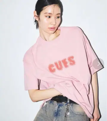 빅 실루엣 도트 프린트 크루넥 티셔츠/CUES