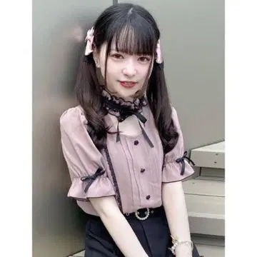 ROJITA 데콜테 오픈 프릴 리본 블라우스