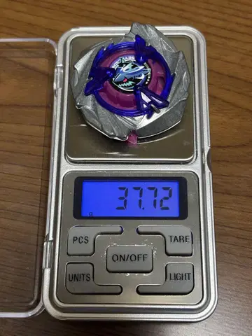 베이블레이드 X 샤크 스케일 4-50UF 무게 37.72g 블레이드만