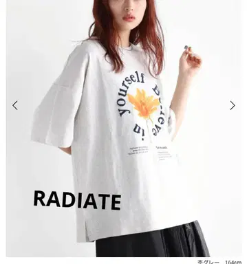 플라워 프린트 오버 로고 TEE