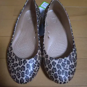 crocs 레오파드 무늬 23cm 플랫슈즈 w7