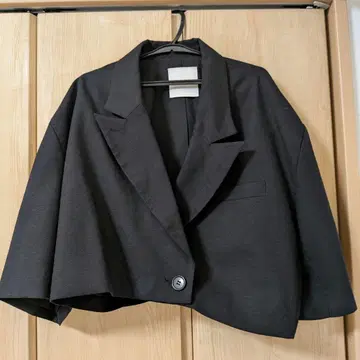 블랙 크롭 테일러드 재킷