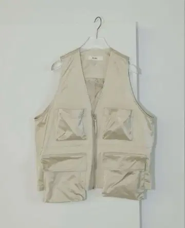 [ anuke ] Satin Pocket Vest ivory
