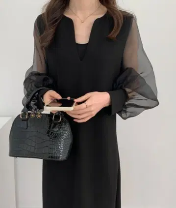 이소재 시어 슬리브 스키퍼 넥 슬릿 원피스