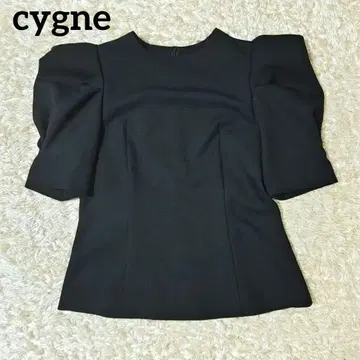 새상품급 시뉴 cygne 뾰족 상의 반팔 Emily 블랙 사이즈 1