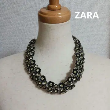 ZARA 플라워 모티브 목걸이