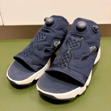 Reebok 인스타펌프 샌들 네이비