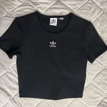 adidas 블랙 크롭 T셔츠 S