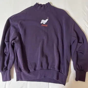 H&M 코카콜라 콜라보 하이넥 맨투맨 상의