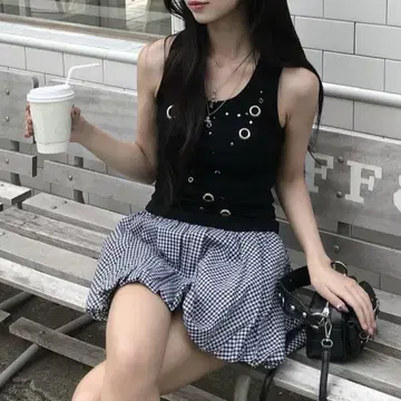 아일렛 탱크탑 블랙 검정 스터드 메탈 하토메 새상품 y2k 한국 emmy