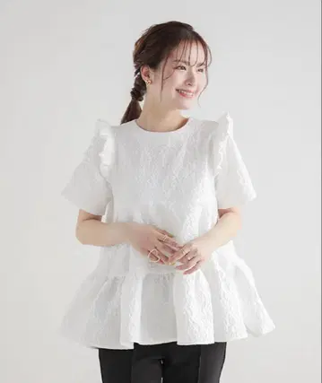 Fit more 플라워 자카드 티어드 상의 화이트 꽃무늬 프리