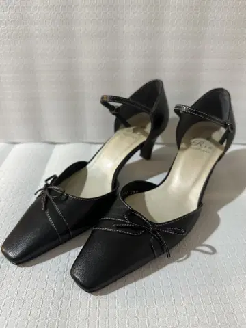 Riz 스트랩 블랙 펌프스 23.5cm 일본제