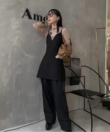 ameri vintage 아메리 페플럼 플레어 뷔스티에 상의 블랙