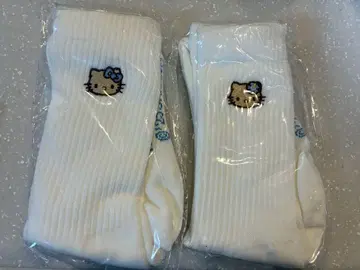 로손 한정판 헬로키티 루즈삭스 2세트 일광화상 키티