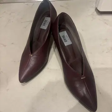 GRISE 버건디 스틸레토 펌프스
