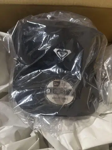 ROXY NEWERA 캡