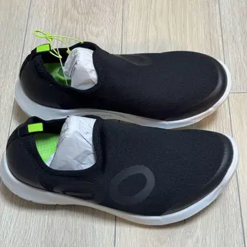 우포스 OOFOS OOMG SPORT-WHITE/BLACK 29cm