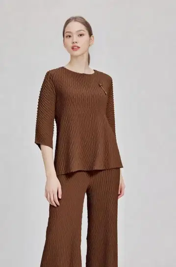 브라운 다이아몬드 퀼팅 5부 소매 상의