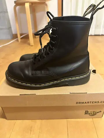 Dr. Martens 블랙 가죽 부츠 8홀 1460