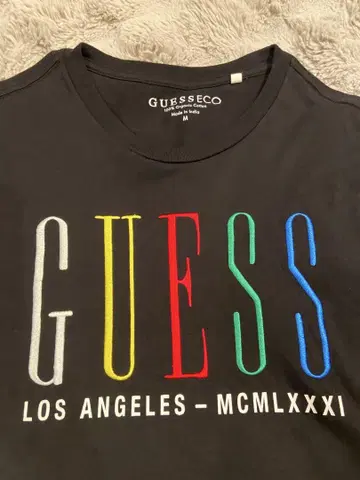 GUESS 컬러풀 로고 티셔츠 M 블랙