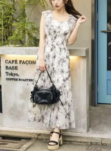 rienda 자수 튤 플레어 슬리브 원피스 M 사이즈