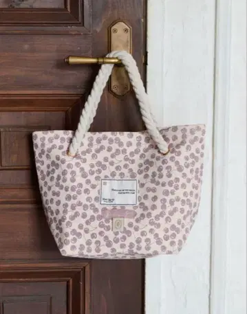 새상품 herlipto Cherry Tote Bag pale mauve