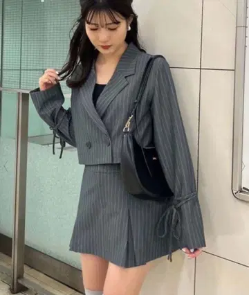 NICE CLAUP 숏 자켓 + 벨트 플리츠 미니 스커트