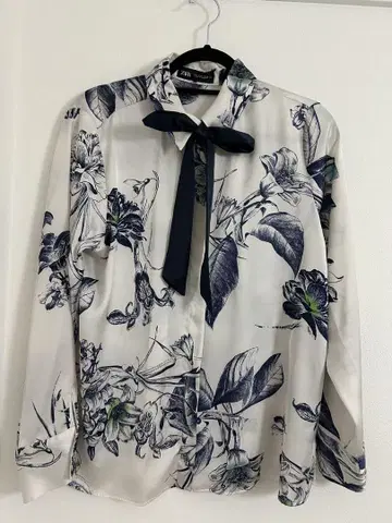 ZARA 꽃무늬 리본 포함 긴팔 셔츠