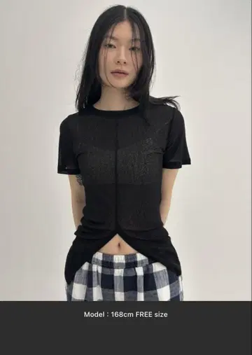 FUULLY STUDIO 센터 슬릿 시어 하프 슬리브 상의 BK