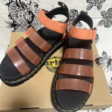 새상품 Dr. Martens 바운스 밑창 샌들