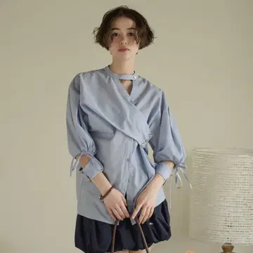 Loin nuit 비대칭 리본 셔츠 블라우스 블루 로완뉘이