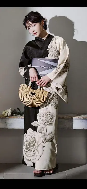 블랙 흰 꽃 패턴 유카타 오비 일본 나막신 세트